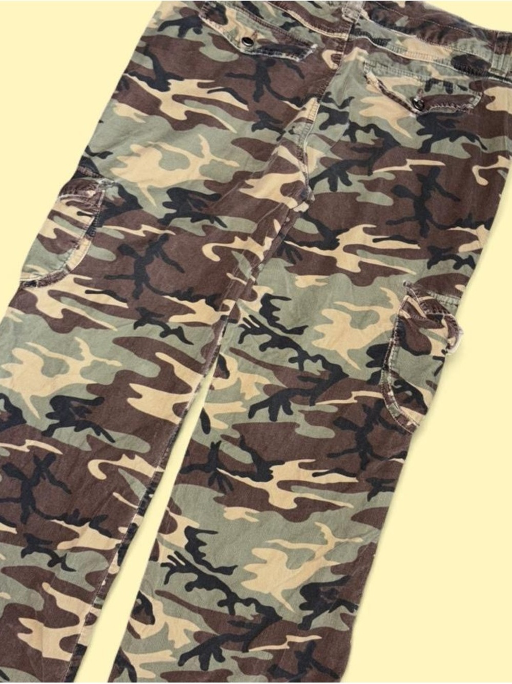 Y2K GLO Camo Cargo Pants - Picture 4 of 6